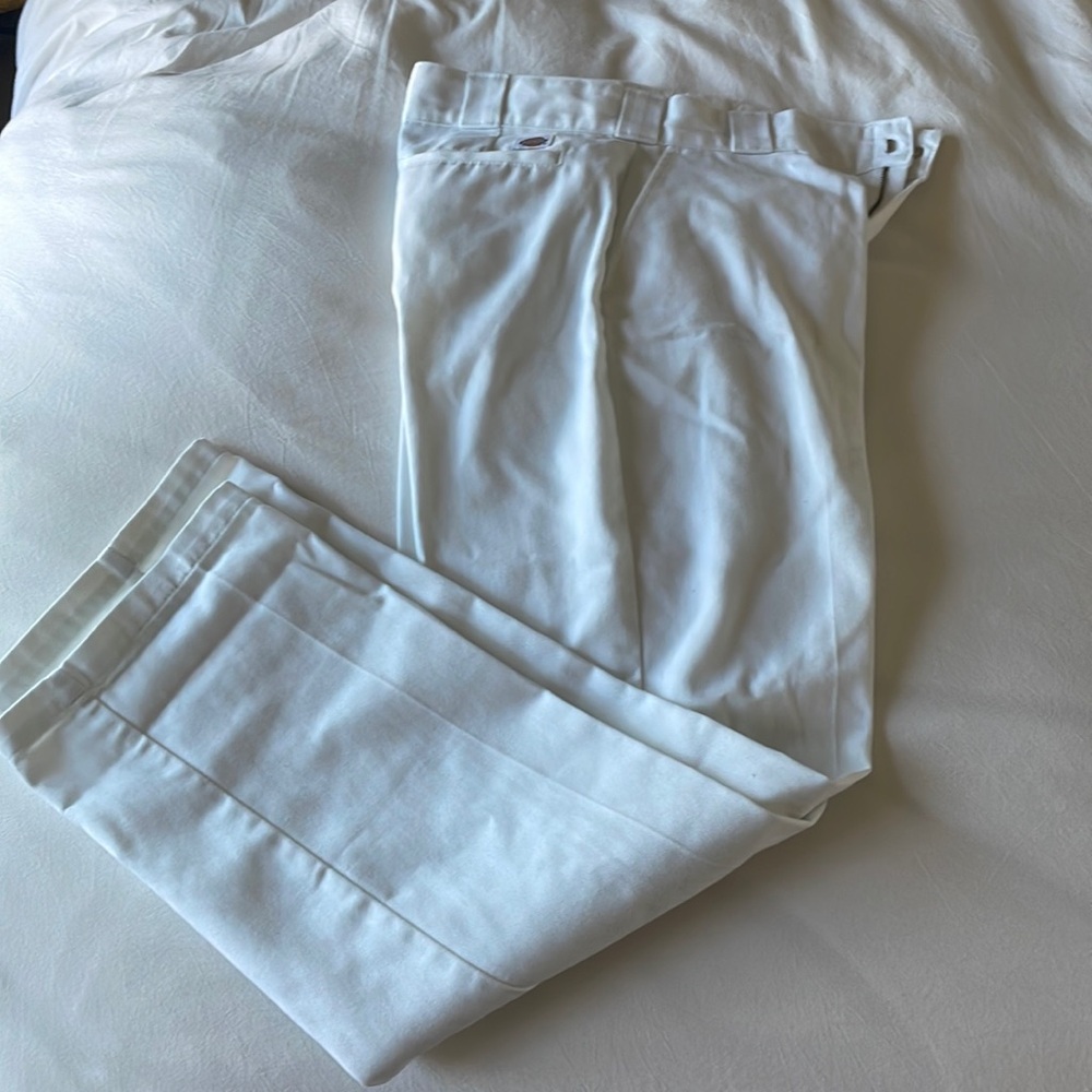White dickies women’s pants. Original 874. Worn once great condition. 4R